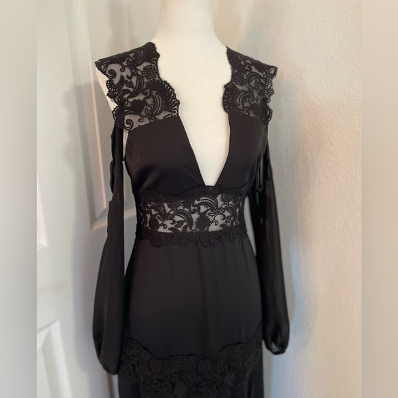 Majorelle NYE!✨Black Lace Dress sz M wedding guest, black tie, gala, cocktail - Picture 4 of 11